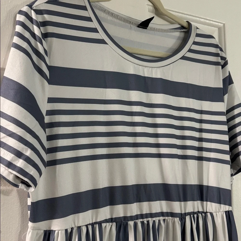 SHEIN Curve 1XL Striped Maxi Dress. - Picture 2 of 4